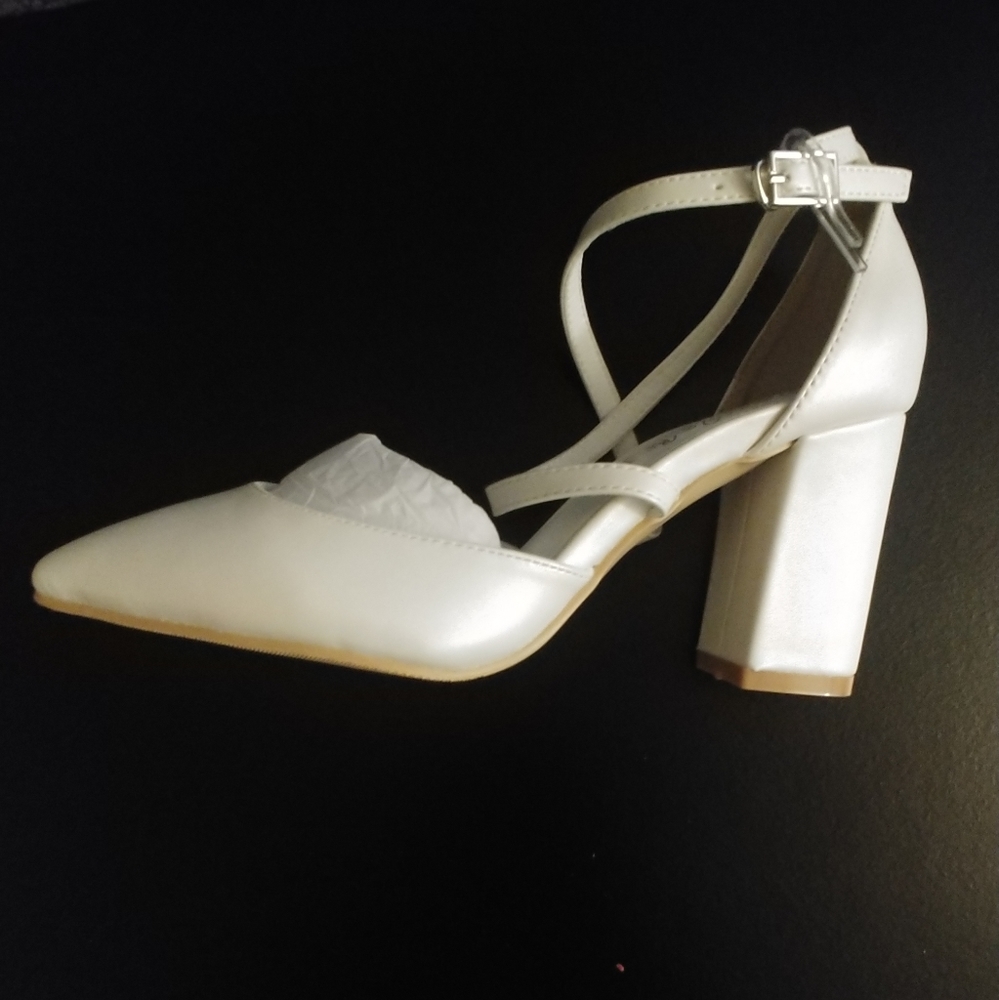 Bridal Beige closed toe heels